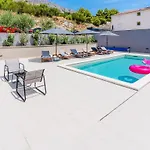 Luxury Lorena - Exclusive Private Heated Pool Dugi Rat