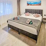 Appartamento Luxury Lorena - Exclusive Private Heated Pool *