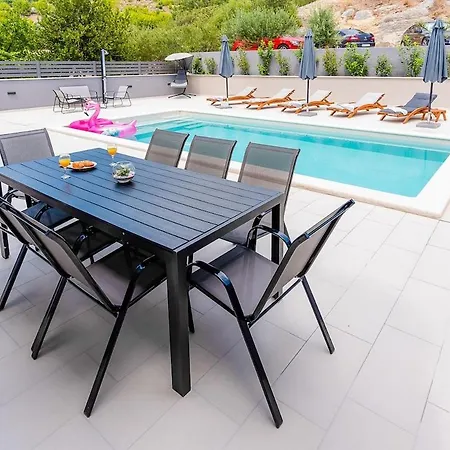 Luxury Lorena - Exclusive Private Heated Pool *