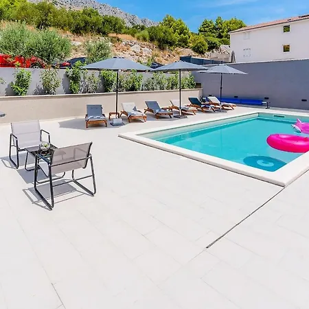 Luxury Lorena - Exclusive Private Heated Pool ドゥギ・ラット