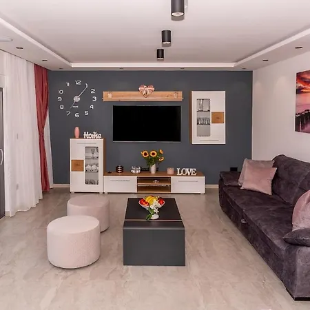 Апартаменты Luxury Lorena - Exclusive Private Heated Pool Дуги-Рат