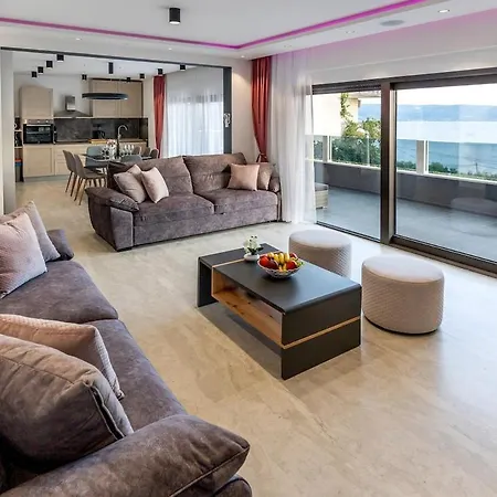 Luxury Lorena - Exclusive Private Heated Pool *