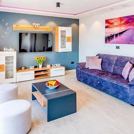 アパート Luxury Lorena - Exclusive Private Heated Pool *