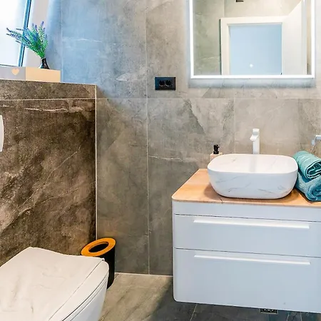 アパート Luxury Lorena - Exclusive Private Heated Pool *