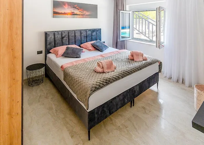 Apartment Luxury Lorena - Exclusive Private Heated Pool *