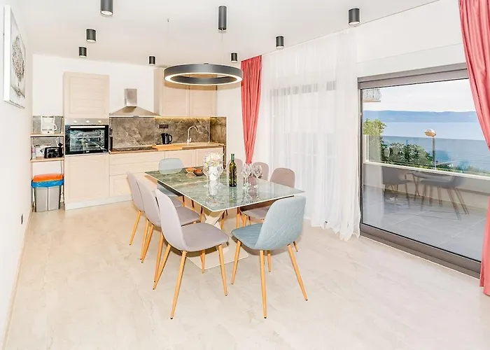 Luxury Lorena - Exclusive Private Heated Pool Apartment