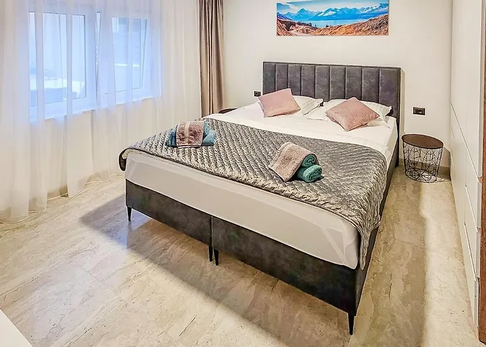 Apartment Luxury Lorena - Exclusive Private Heated Pool *