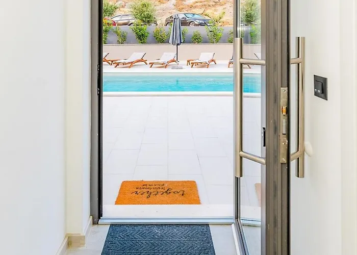 Luxury Lorena - Exclusive Private Heated Pool Apartment Dugi Rat