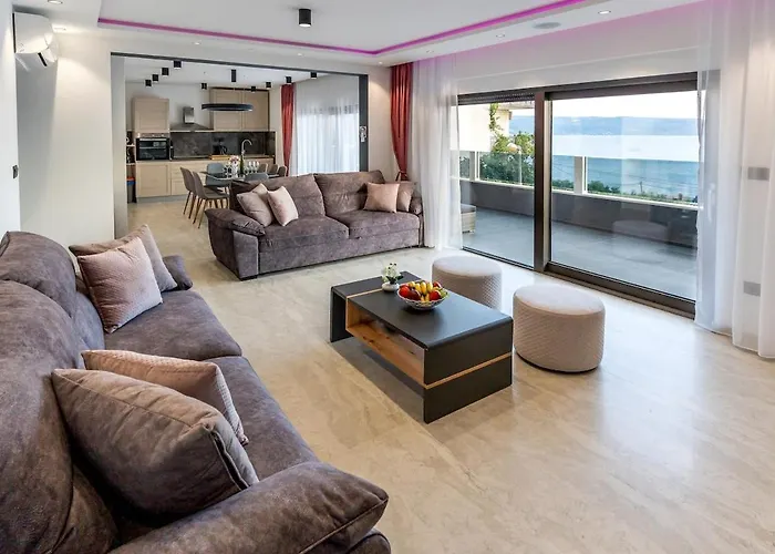 Luxury Lorena - Exclusive Private Heated Pool *