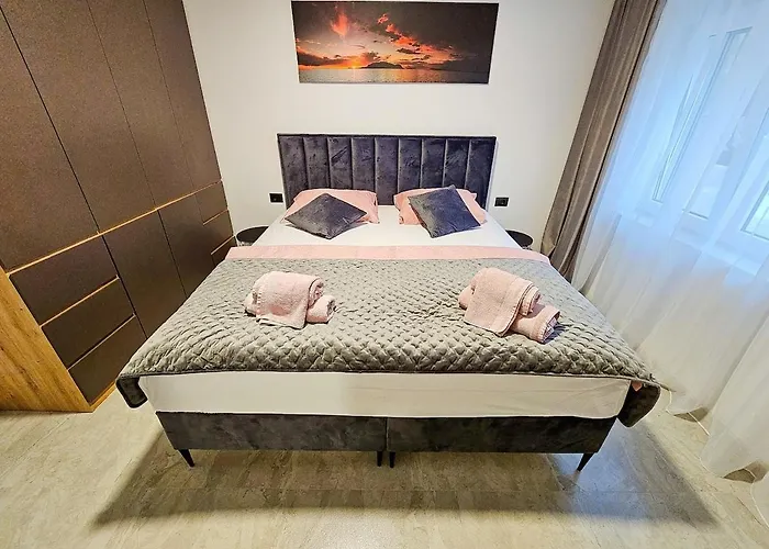 Apartment Luxury Lorena - Exclusive Private Heated Pool